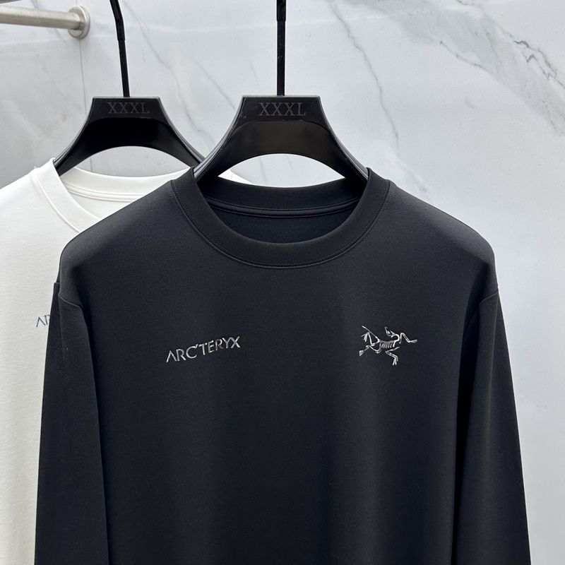 ARCTERYX始祖鳥 2026SS秋季新款男士圓領(lǐng)長(zhǎng)袖 T 恤，以當(dāng)季色調(diào)傳遞