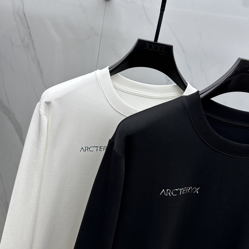 ARCTERYX始祖鳥 2026SS秋季新款男士圓領(lǐng)長(zhǎng)袖 T 恤，以當(dāng)季色調(diào)傳遞