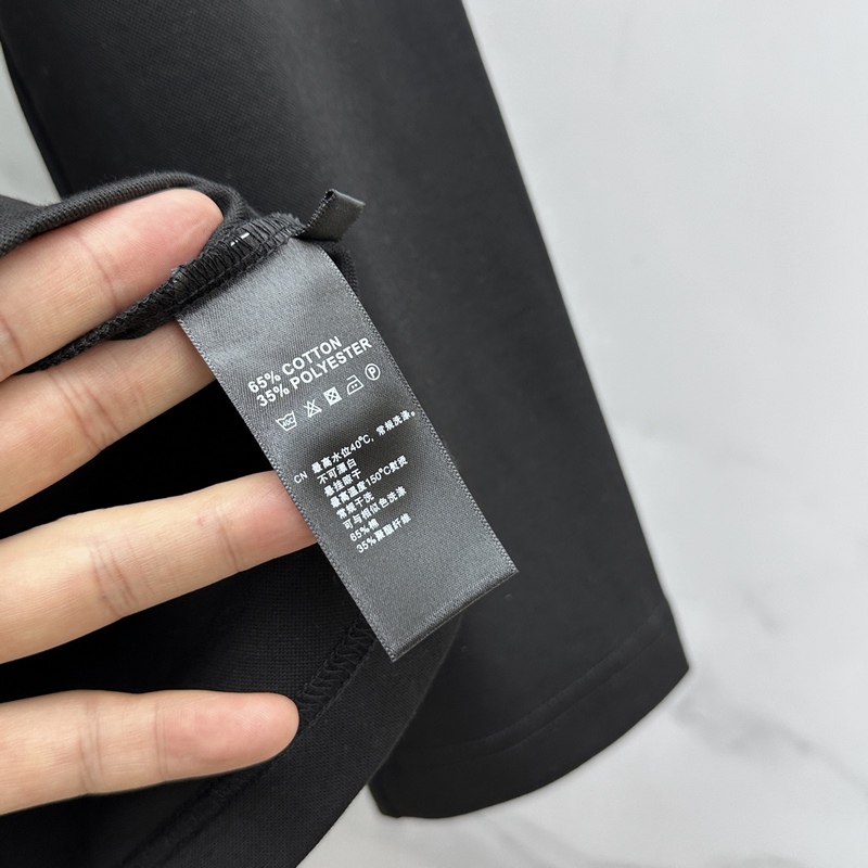 ARCTERYX始祖鳥 2026SS秋季新款男士圓領(lǐng)長(zhǎng)袖 T 恤，以當(dāng)季色調(diào)傳遞