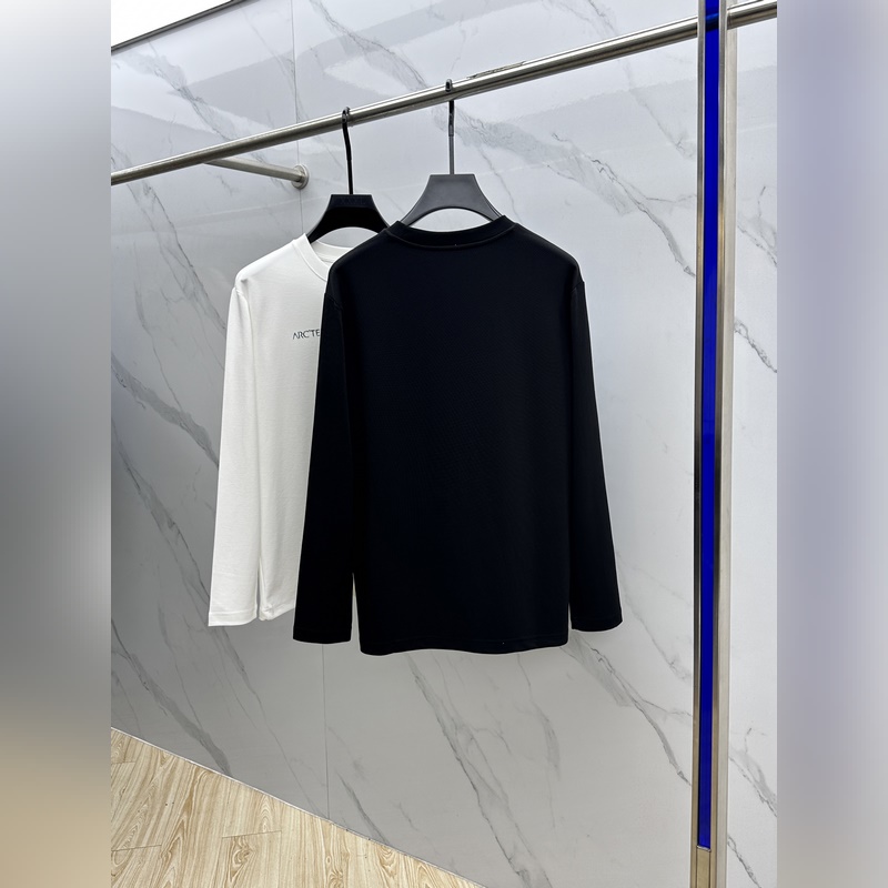 ARCTERYX始祖鳥 2026SS秋季新款男士圓領(lǐng)長(zhǎng)袖 T 恤，以當(dāng)季色調(diào)傳遞