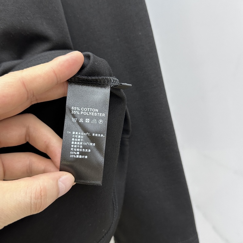 ARCTERYX始祖鳥 2026SS秋季新款男士圓領(lǐng)長袖 T 恤，以當季色調(diào)傳遞