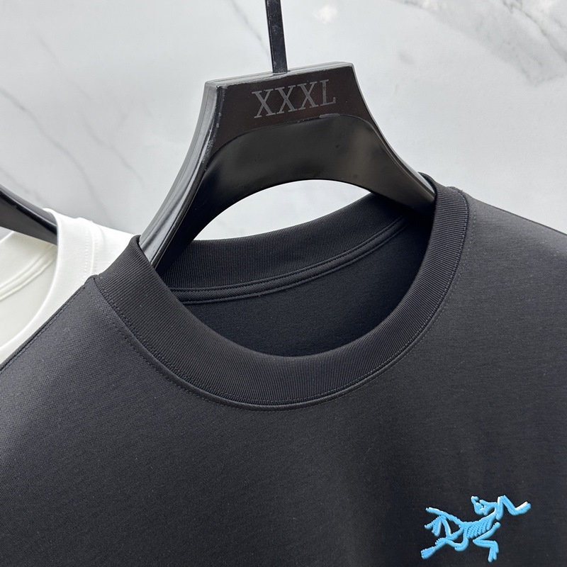 ARCTERYX始祖鳥 2026SS秋季新款棉質長袖 T 恤，以當季色調傳遞典雅