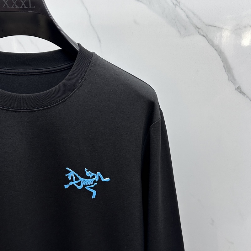 ARCTERYX始祖鳥 2026SS秋季新款棉質長袖 T 恤，以當季色調傳遞典雅