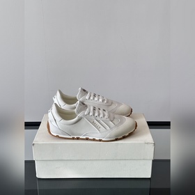 Bally，巴利 男士新款皮革休閑運動鞋 這款運動鞋采用進口小牛皮鞋面 融入撞色