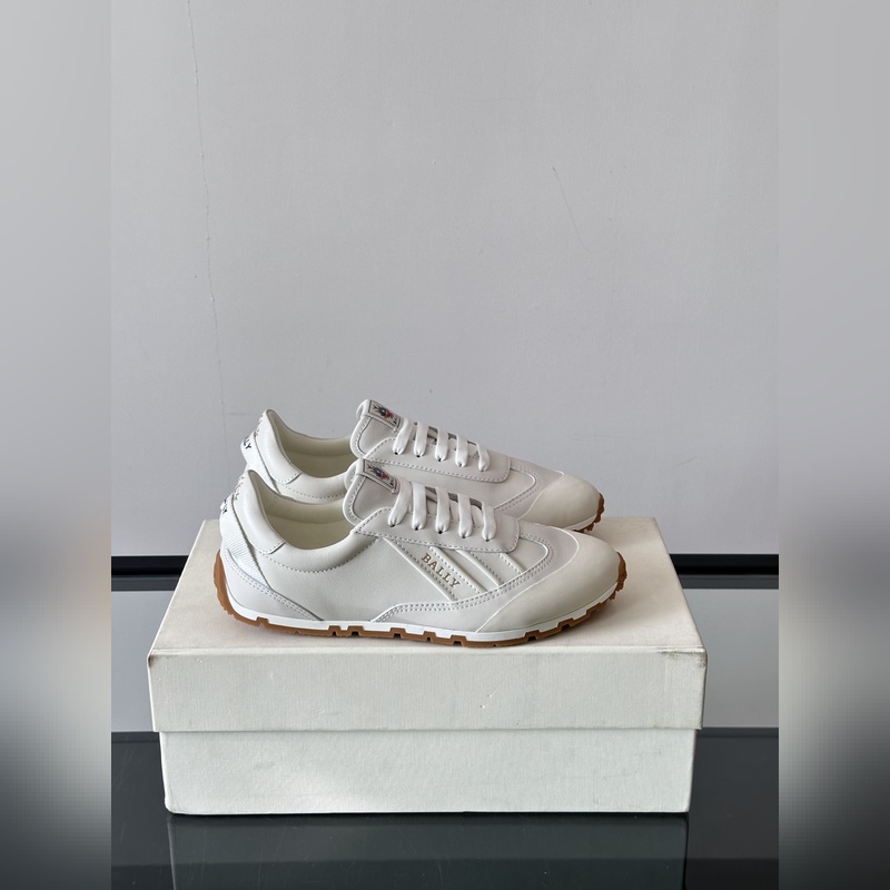 Bally，巴利 男士新款皮革休閑運動鞋 這款運動鞋采用進口小牛皮鞋面 融入撞色