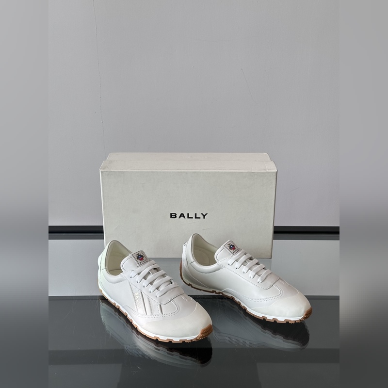 Bally，巴利 男士新款皮革休閑運動鞋 這款運動鞋采用進口小牛皮鞋面 融入撞色