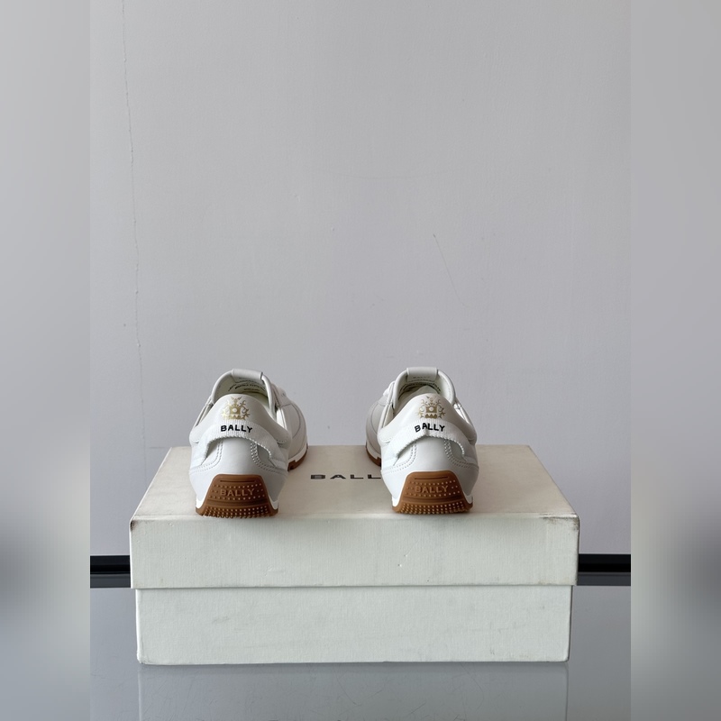 Bally，巴利 男士新款皮革休閑運動鞋 這款運動鞋采用進口小牛皮鞋面 融入撞色