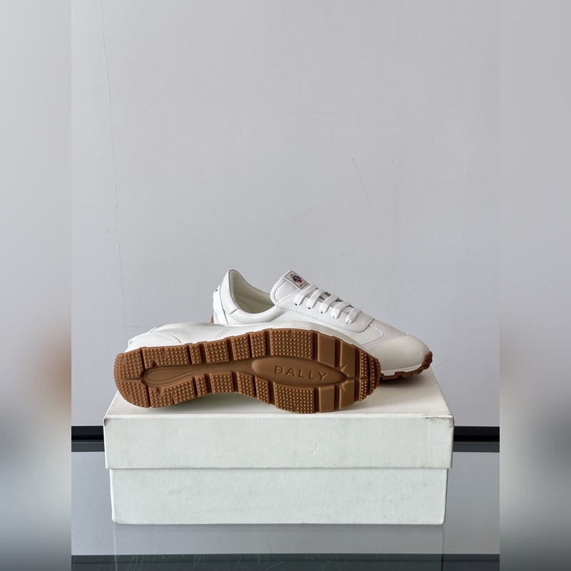 Bally，巴利 男士新款皮革休閑運動鞋 這款運動鞋采用進口小牛皮鞋面 融入撞色