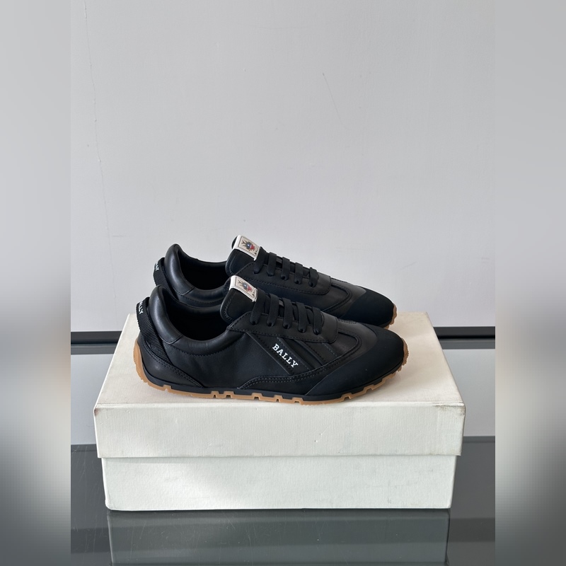 Bally，巴利 男士新款皮革休閑運動鞋 這款運動鞋采用進口小牛皮鞋面 融入撞色