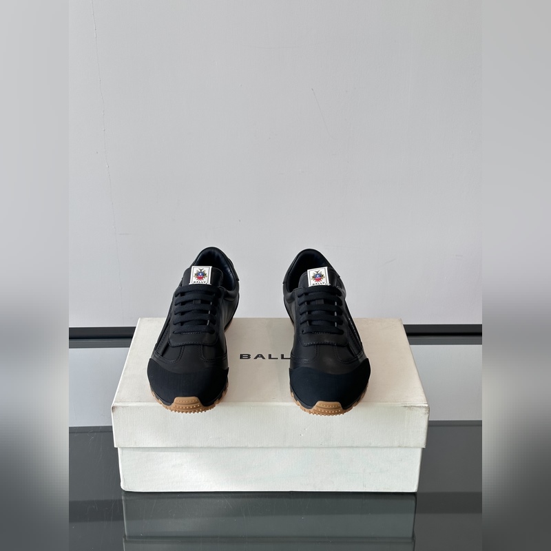 Bally，巴利 男士新款皮革休閑運動鞋 這款運動鞋采用進口小牛皮鞋面 融入撞色