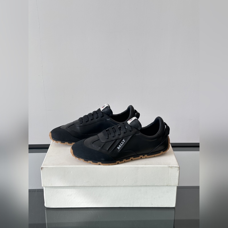 Bally，巴利 男士新款皮革休閑運動鞋 這款運動鞋采用進口小牛皮鞋面 融入撞色