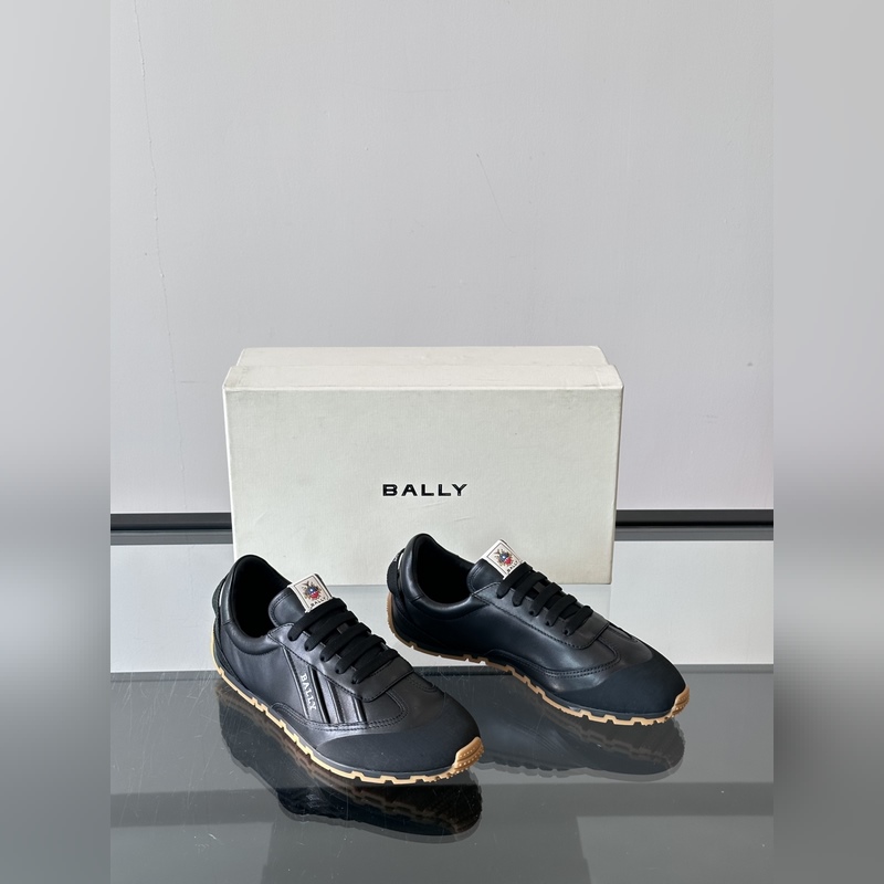 Bally，巴利 男士新款皮革休閑運動鞋 這款運動鞋采用進口小牛皮鞋面 融入撞色