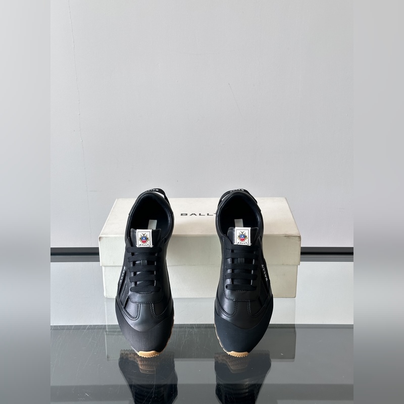 Bally，巴利 男士新款皮革休閑運動鞋 這款運動鞋采用進口小牛皮鞋面 融入撞色