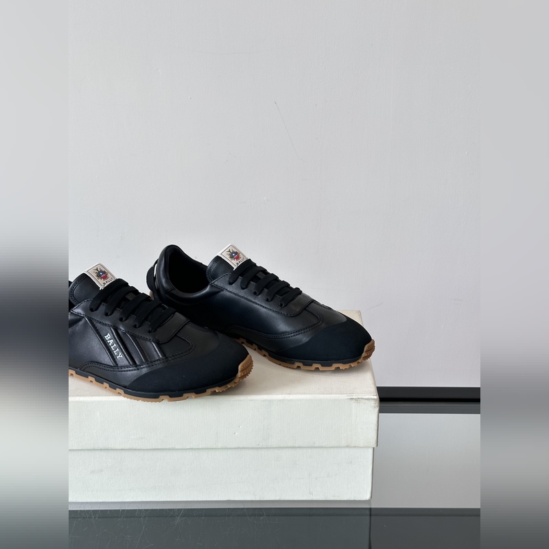 Bally，巴利 男士新款皮革休閑運動鞋 這款運動鞋采用進口小牛皮鞋面 融入撞色