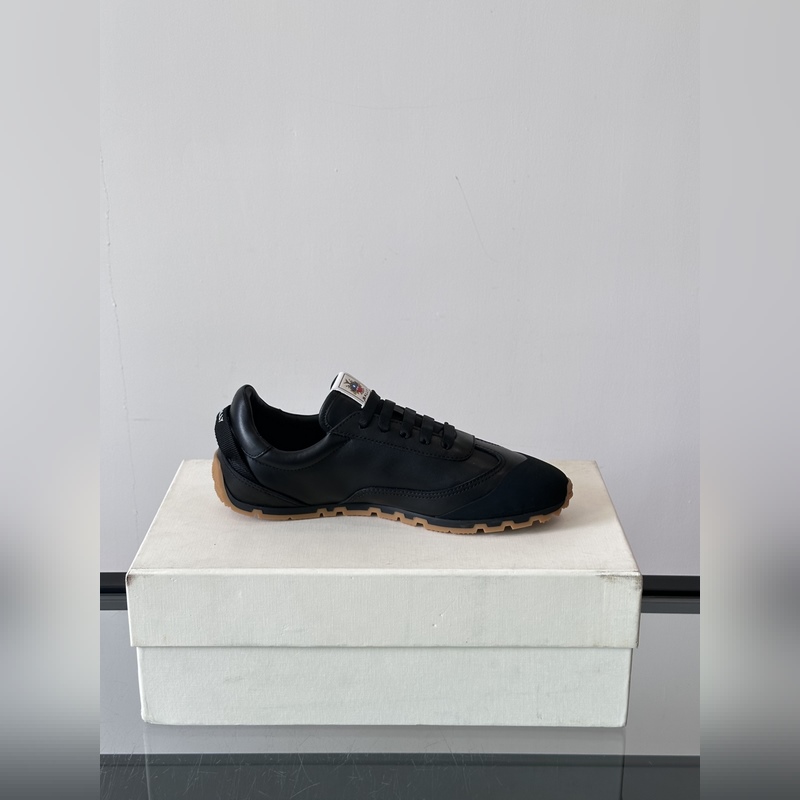 Bally，巴利 男士新款皮革休閑運動鞋 這款運動鞋采用進口小牛皮鞋面 融入撞色