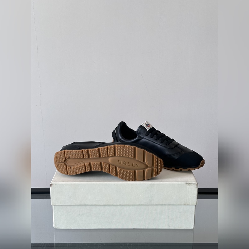 Bally，巴利 男士新款皮革休閑運動鞋 這款運動鞋采用進口小牛皮鞋面 融入撞色