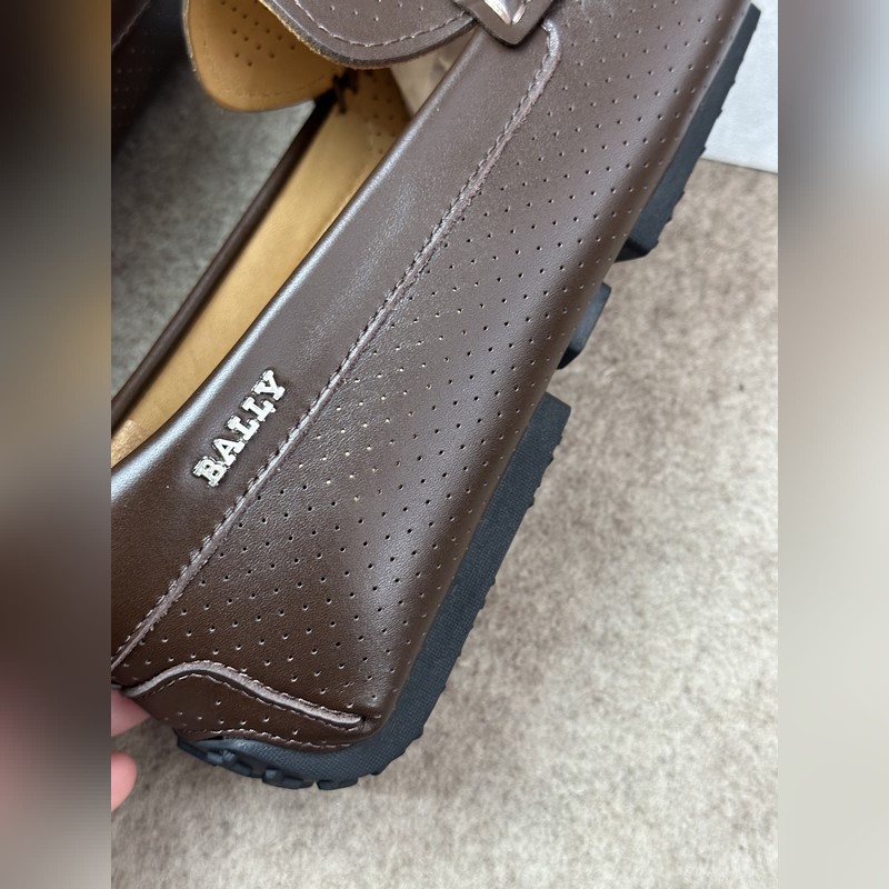 Bally，巴利 新款男士一腳蹬低幫休閑鞋豆豆鞋 采用沖孔小牛皮鞋面 皮質手感超