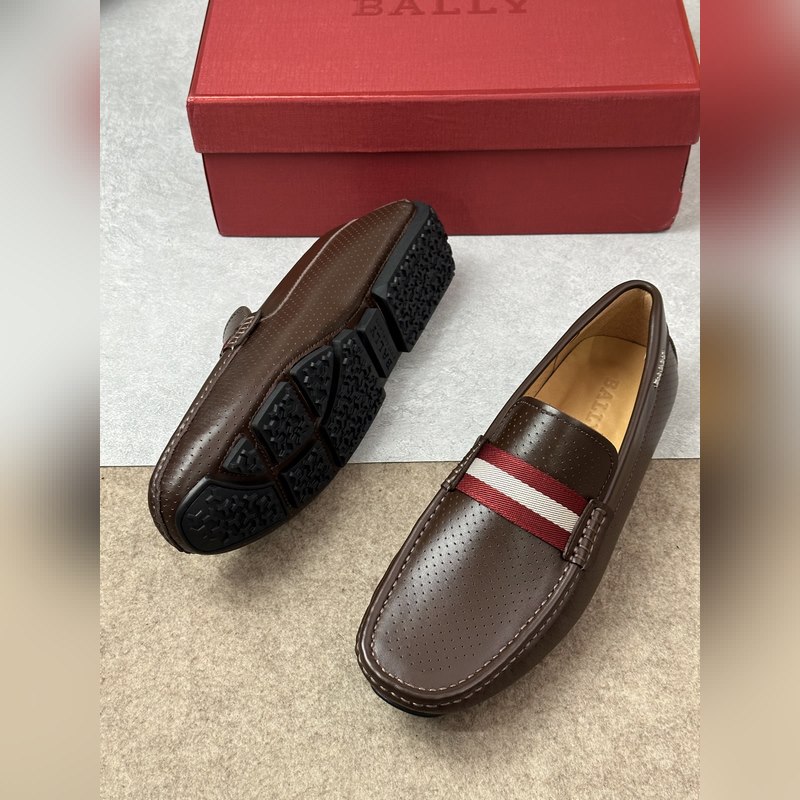 Bally，巴利 新款男士一腳蹬低幫休閑鞋豆豆鞋 采用沖孔小牛皮鞋面 皮質手感超