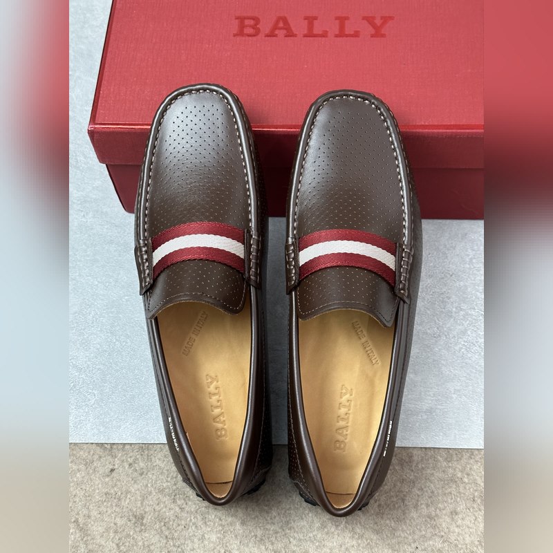 Bally，巴利 新款男士一腳蹬低幫休閑鞋豆豆鞋 采用沖孔小牛皮鞋面 皮質手感超