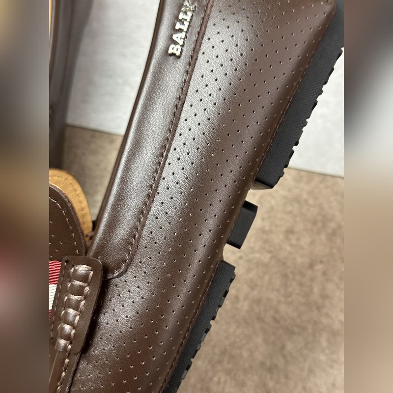 Bally，巴利 新款男士一腳蹬低幫休閑鞋豆豆鞋 采用沖孔小牛皮鞋面 皮質手感超