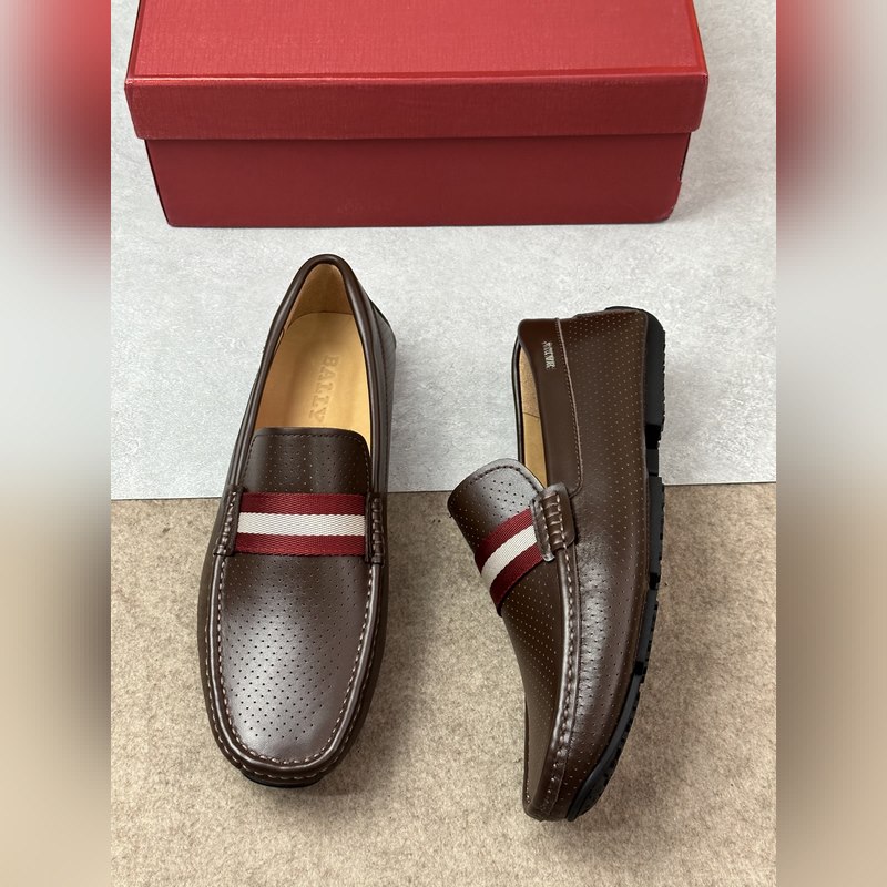 Bally，巴利 新款男士一腳蹬低幫休閑鞋豆豆鞋 采用沖孔小牛皮鞋面 皮質手感超