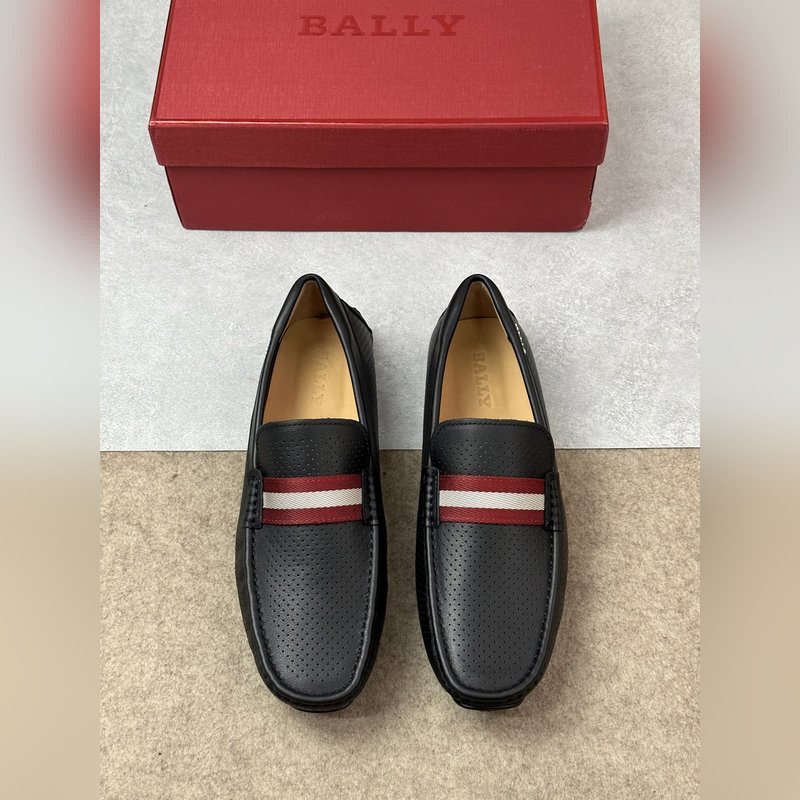 Bally，巴利 新款男士一腳蹬低幫休閑鞋豆豆鞋 采用沖孔小牛皮鞋面 皮質手感超