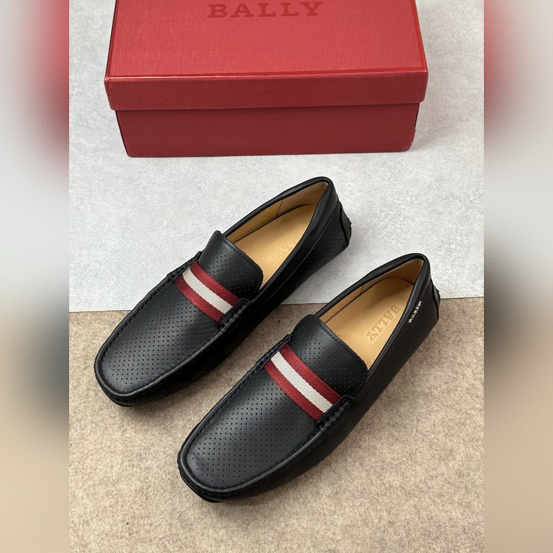 Bally，巴利 新款男士一腳蹬低幫休閑鞋豆豆鞋 采用沖孔小牛皮鞋面 皮質手感超