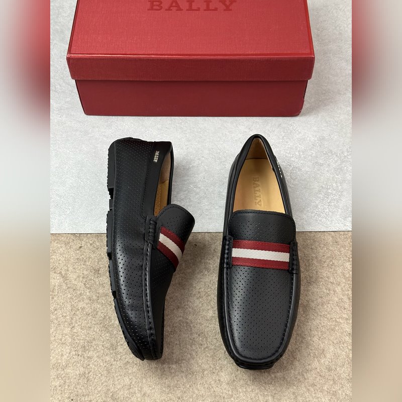 Bally，巴利 新款男士一腳蹬低幫休閑鞋豆豆鞋 采用沖孔小牛皮鞋面 皮質手感超