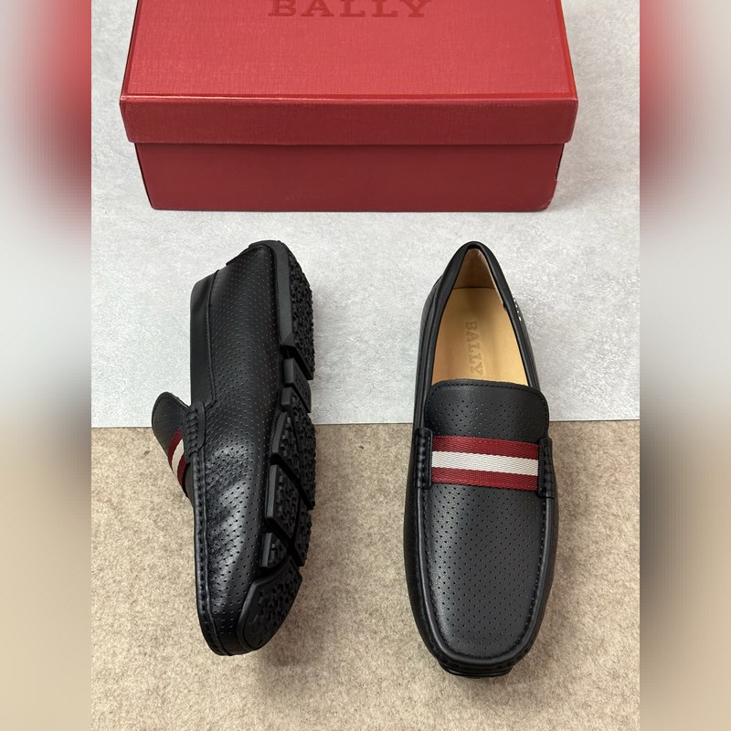 Bally，巴利 新款男士一腳蹬低幫休閑鞋豆豆鞋 采用沖孔小牛皮鞋面 皮質手感超