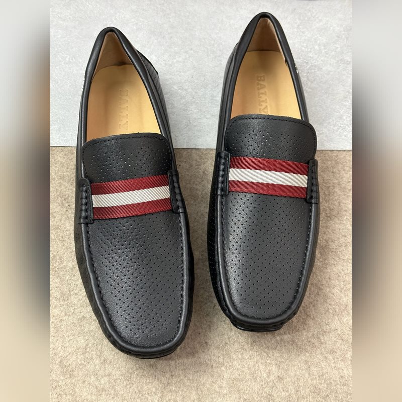 Bally，巴利 新款男士一腳蹬低幫休閑鞋豆豆鞋 采用沖孔小牛皮鞋面 皮質手感超