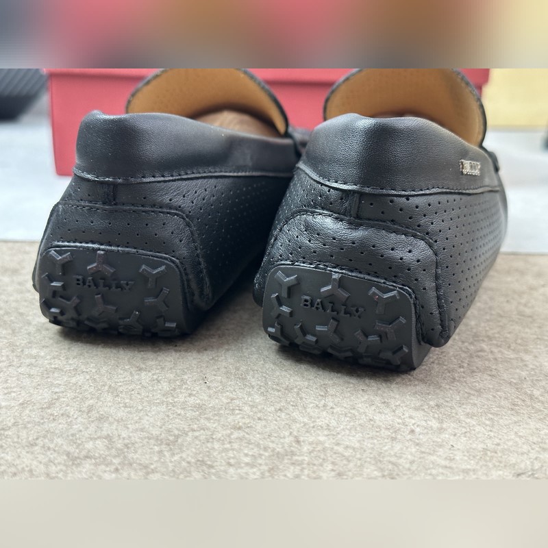 Bally，巴利 新款男士一腳蹬低幫休閑鞋豆豆鞋 采用沖孔小牛皮鞋面 皮質手感超