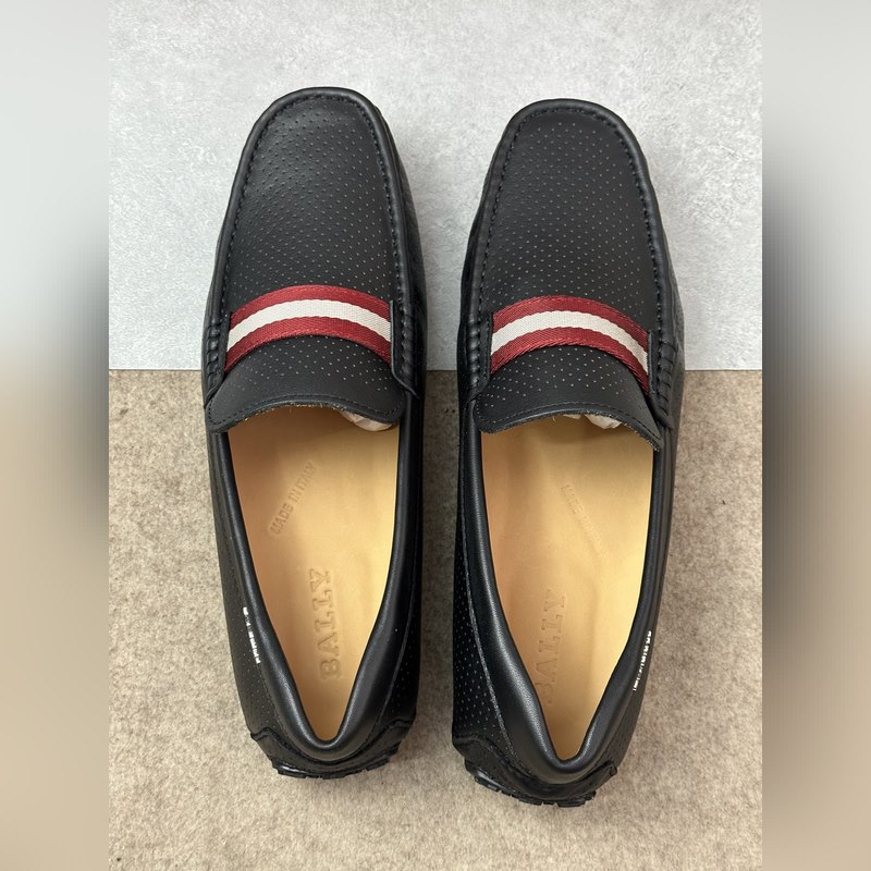 Bally，巴利 新款男士一腳蹬低幫休閑鞋豆豆鞋 采用沖孔小牛皮鞋面 皮質手感超