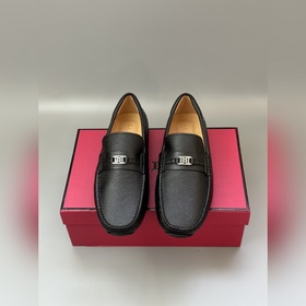 Bally，巴利 新款男士一腳蹬低幫休閑鞋豆豆鞋 采用荔枝紋小牛皮鞋面 皮質手感