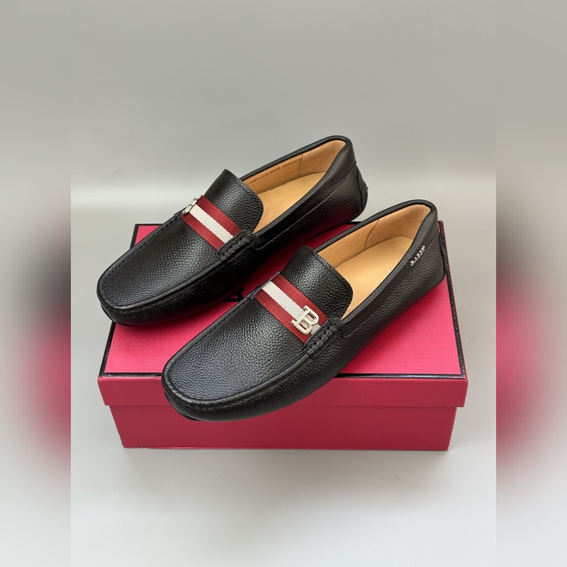 Bally，巴利 新款男士一腳蹬低幫休閑鞋豆豆鞋 采用荔枝紋小牛皮鞋面 皮質手感