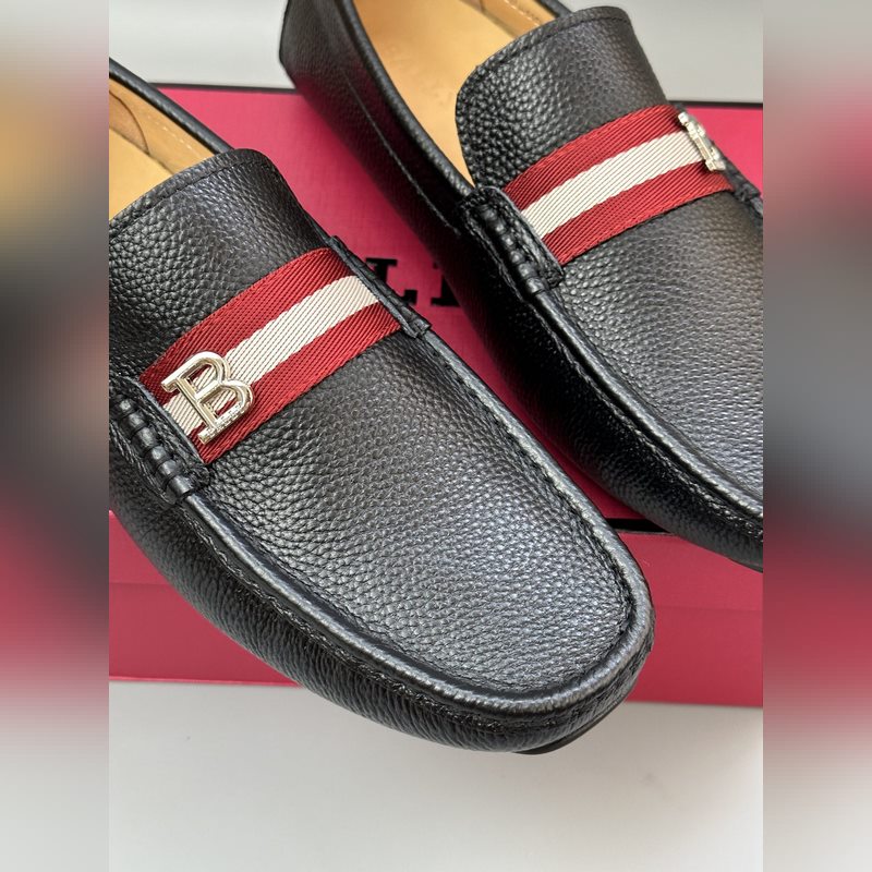 Bally，巴利 新款男士一腳蹬低幫休閑鞋豆豆鞋 采用荔枝紋小牛皮鞋面 皮質手感