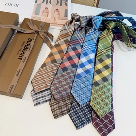 專櫃同步領帶出貨啦 Burberry[博柏利領帶] ，稀有 展現精湛手工與時尚優