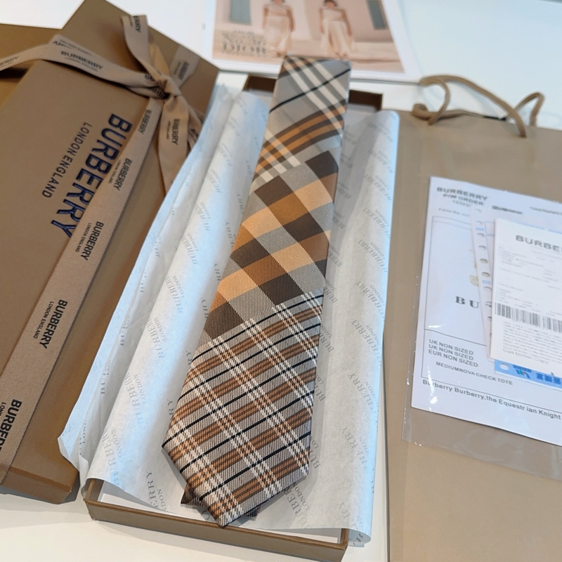 專櫃同步領帶出貨啦 Burberry[博柏利領帶] ，稀有 展現精湛手工與時尚優