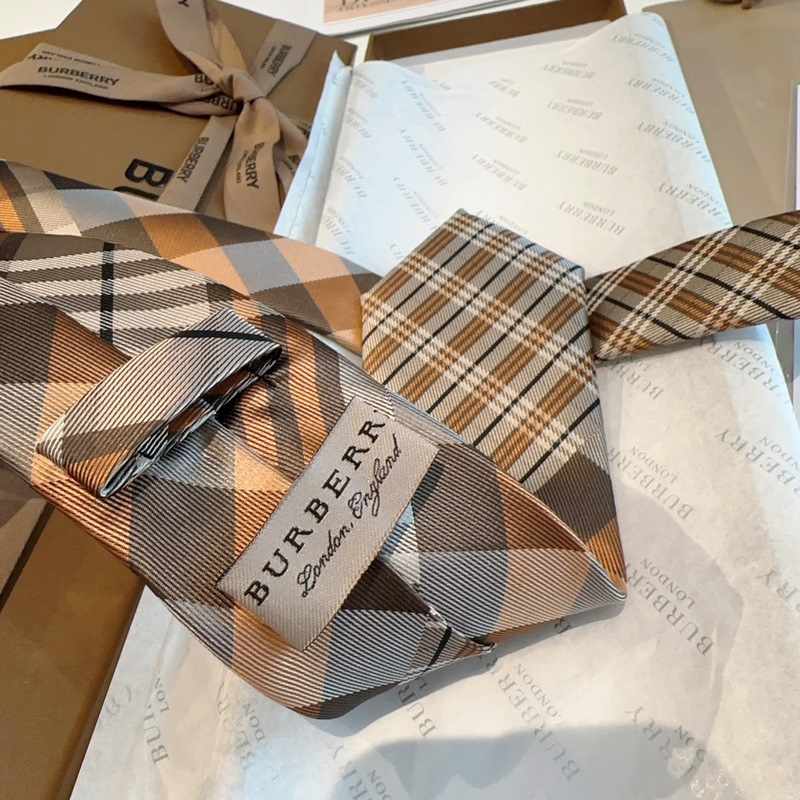 專櫃同步領帶出貨啦 Burberry[博柏利領帶] ，稀有 展現精湛手工與時尚優