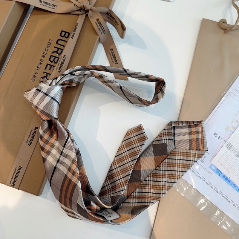 專櫃同步領帶出貨啦 Burberry[博柏利領帶] ，稀有 展現精湛手工與時尚優