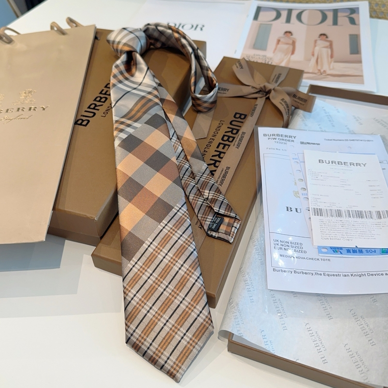 專櫃同步領帶出貨啦 Burberry[博柏利領帶] ，稀有 展現精湛手工與時尚優
