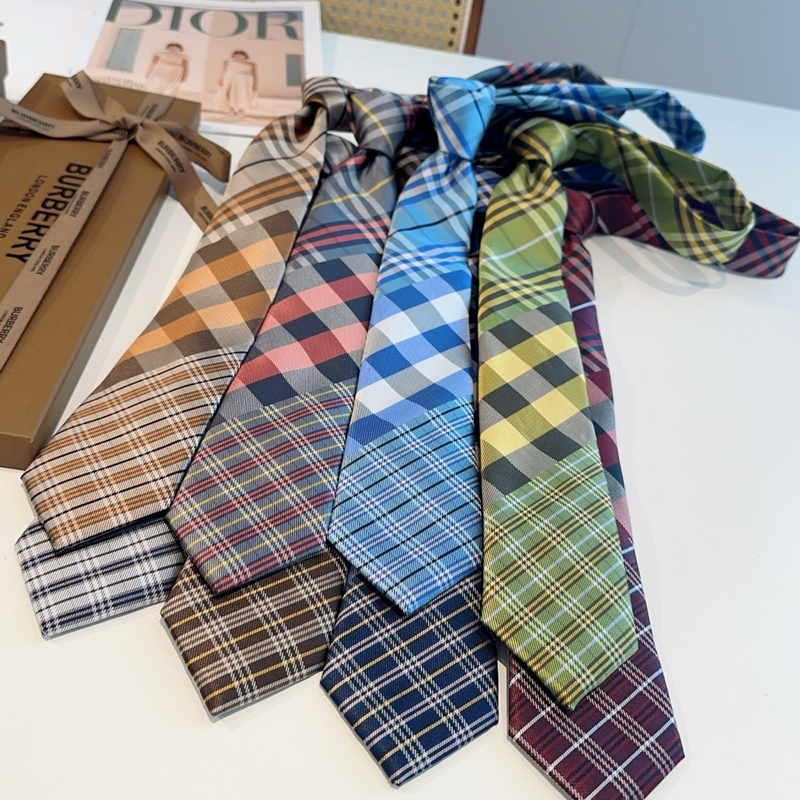 專櫃同步領帶出貨啦 Burberry[博柏利領帶] ，稀有 展現精湛手工與時尚優