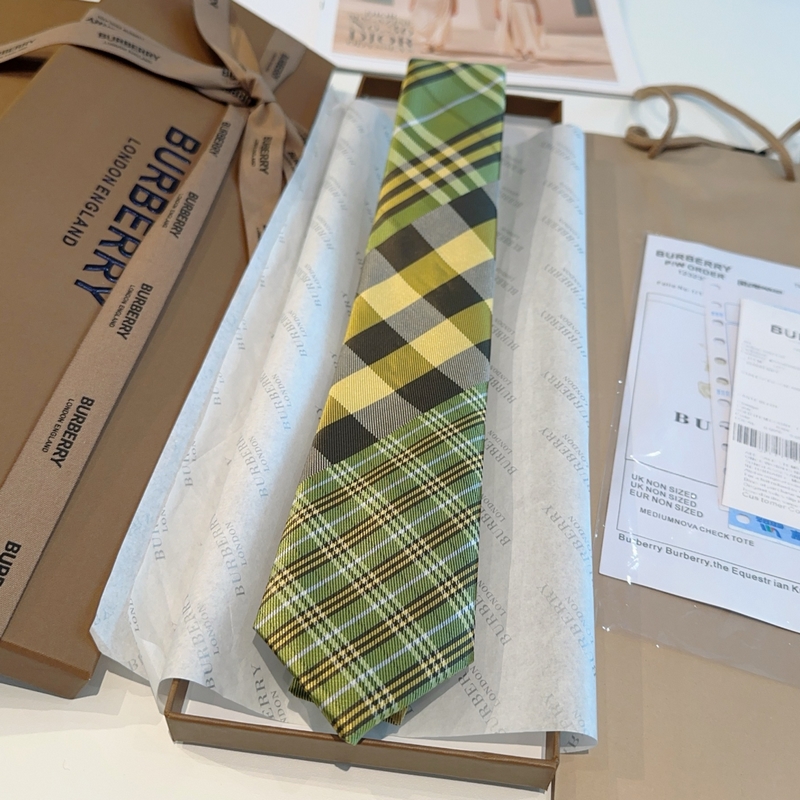 專櫃同步領帶出貨啦 Burberry[博柏利領帶] ，稀有 展現精湛手工與時尚優