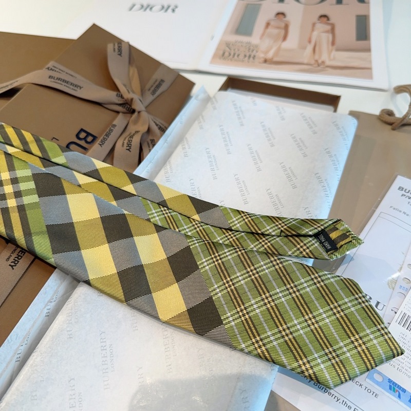 專櫃同步領帶出貨啦 Burberry[博柏利領帶] ，稀有 展現精湛手工與時尚優