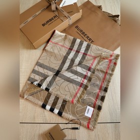 [tb金線(xiàn) 百搭時(shí)尚又充滿(mǎn)高端氣息~Burberry新款金屬感專(zhuān)屬標(biāo)志格紋圍巾！