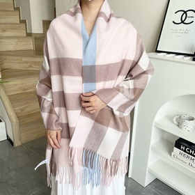 burberry專(zhuān)櫃主打bling bling的christmas系列， bur