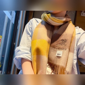 百分百山羊絨 Burberry · 巴寶莉經(jīng)典格子圍巾 好看的要瘋掉了，太有型太