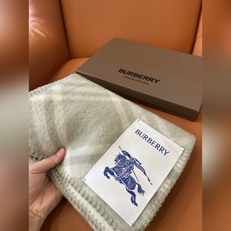 (全智賢同款，百分百對版) Burberry可遇不可求的王炸級單品，絕對是獨家級