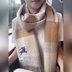 Burberry ·巴寶莉出口訂單尾貨 說(shuō)實(shí)話(huà)，設(shè)計(jì)非常簡(jiǎn)單，但那經(jīng)典刺繡戰(zhàn)馬的