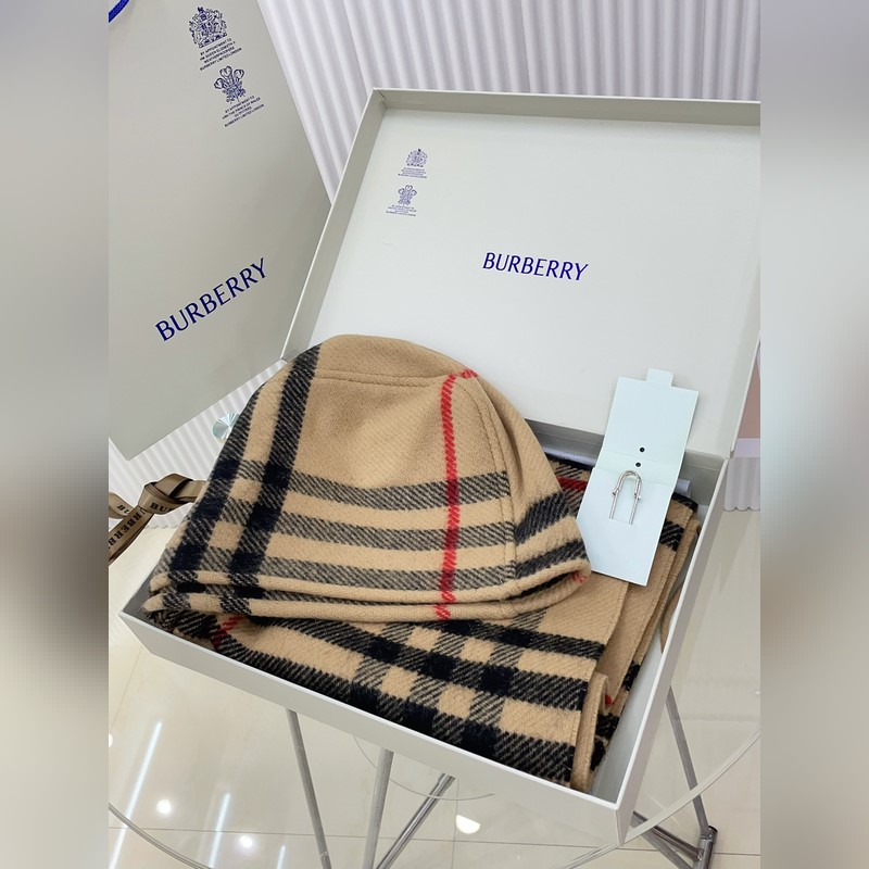 [配送絲巾扣]爆款 巴寶莉[B連帽格紋圍巾]各種好看，被譽(yù)為Burberry今年