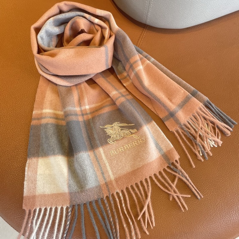 Burberry ·巴寶莉出口訂單尾貨 說(shuō)實(shí)話(huà)，設(shè)計(jì)非常簡(jiǎn)單，但那經(jīng)典刺繡戰(zhàn)馬的